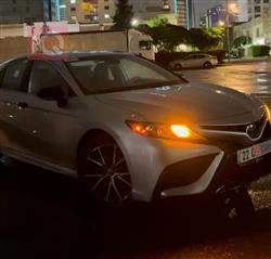 تۆیۆتا کامری